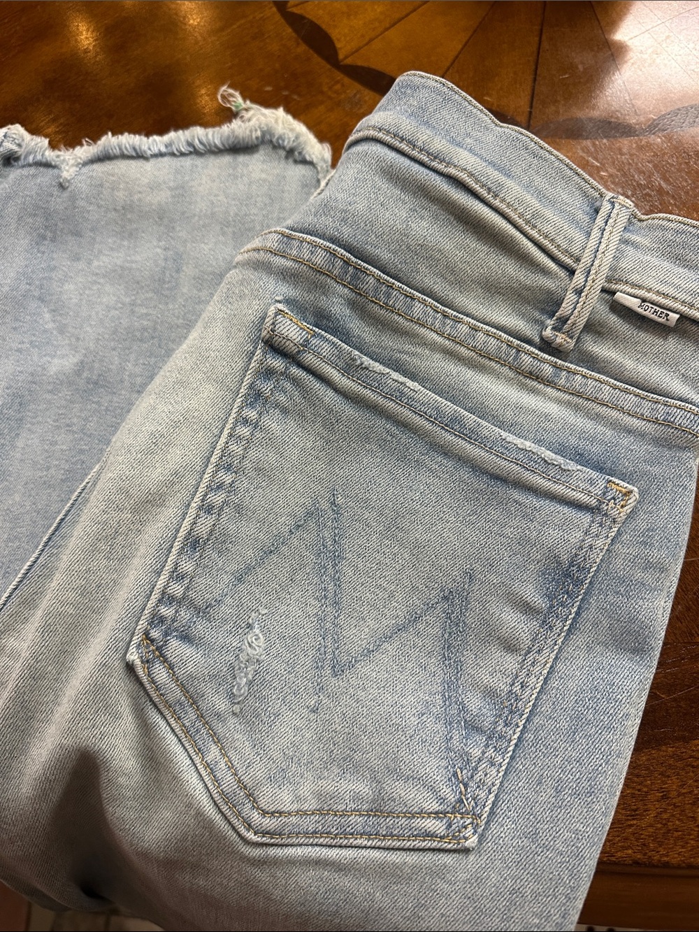MOTHER Jeans in Light Blue Wash 30